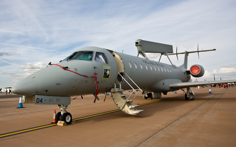 Brazilian Embraer having the Erieye radar mounted on top - smaller version of the AWACS "saucer" // Brazilsky Embraer ma namontovany Erieye radar, mensi verzi "talire" AWACS