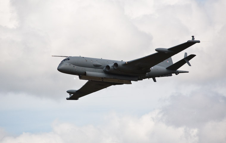 Royal navy maritime patrol aircraft with the bay open (longest bay of any NATO plane) // Bristke namorni letadlo s otevrenou pumovnici, ktera je nejdelsi ze vsech letadel NATO