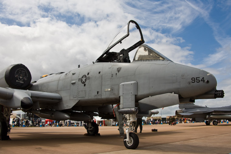 Unusual, but extremely efficient air-to-ground attack plane // A-10 je jedno z nejosklivejsich letadel, ale je velice ucinne pri utoku na pozemni cile