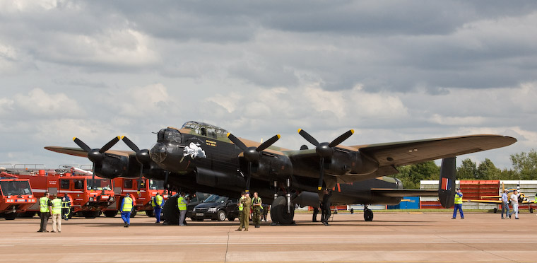 WWII bomber - only two airworthy planes of this type exist // Britsky bombarder z 2. svetove valky, jeden z poslednich dvou schopnych dnes letu