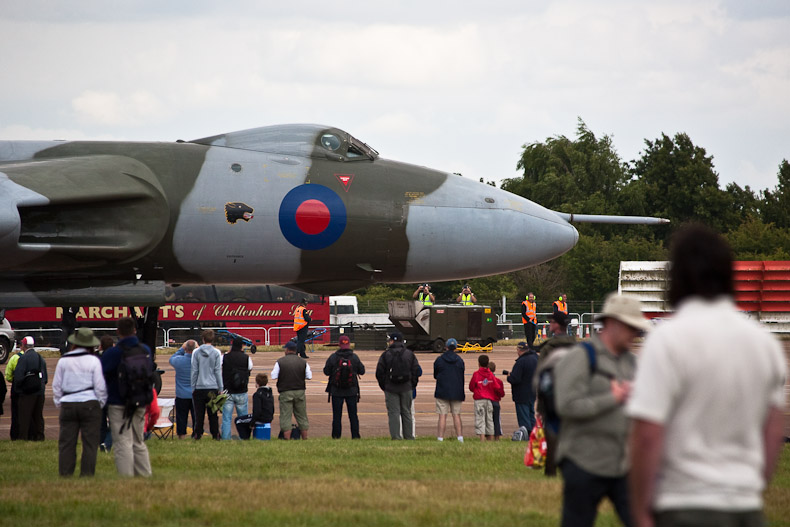 Avro Vulcan (XH558) - size comparison