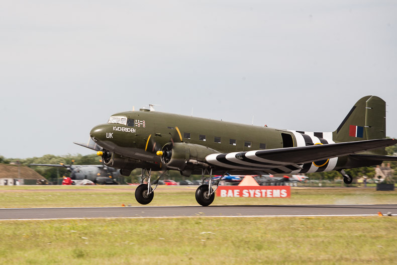 Douglas DC-3 (C-47) Dakota