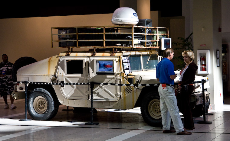 Jeden ze dvou Hummerů, které CNN používala při natáčení Pouštní bouře